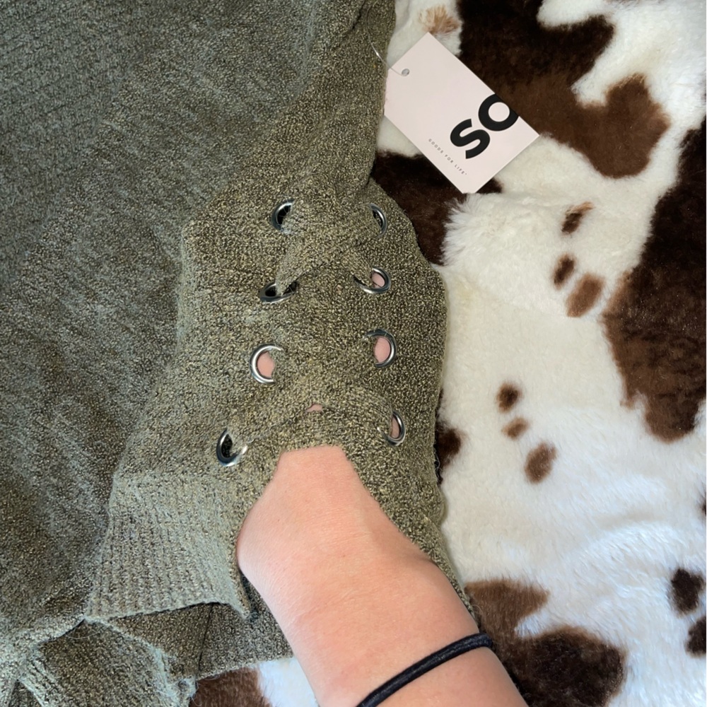 Sweater - Picture 2 of 3
